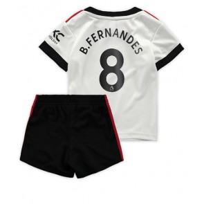 Manchester United Bruno Fernandes #8 babykläder Bortatröja barn 2022-23 Korta ärmar (+ Korta byxor)